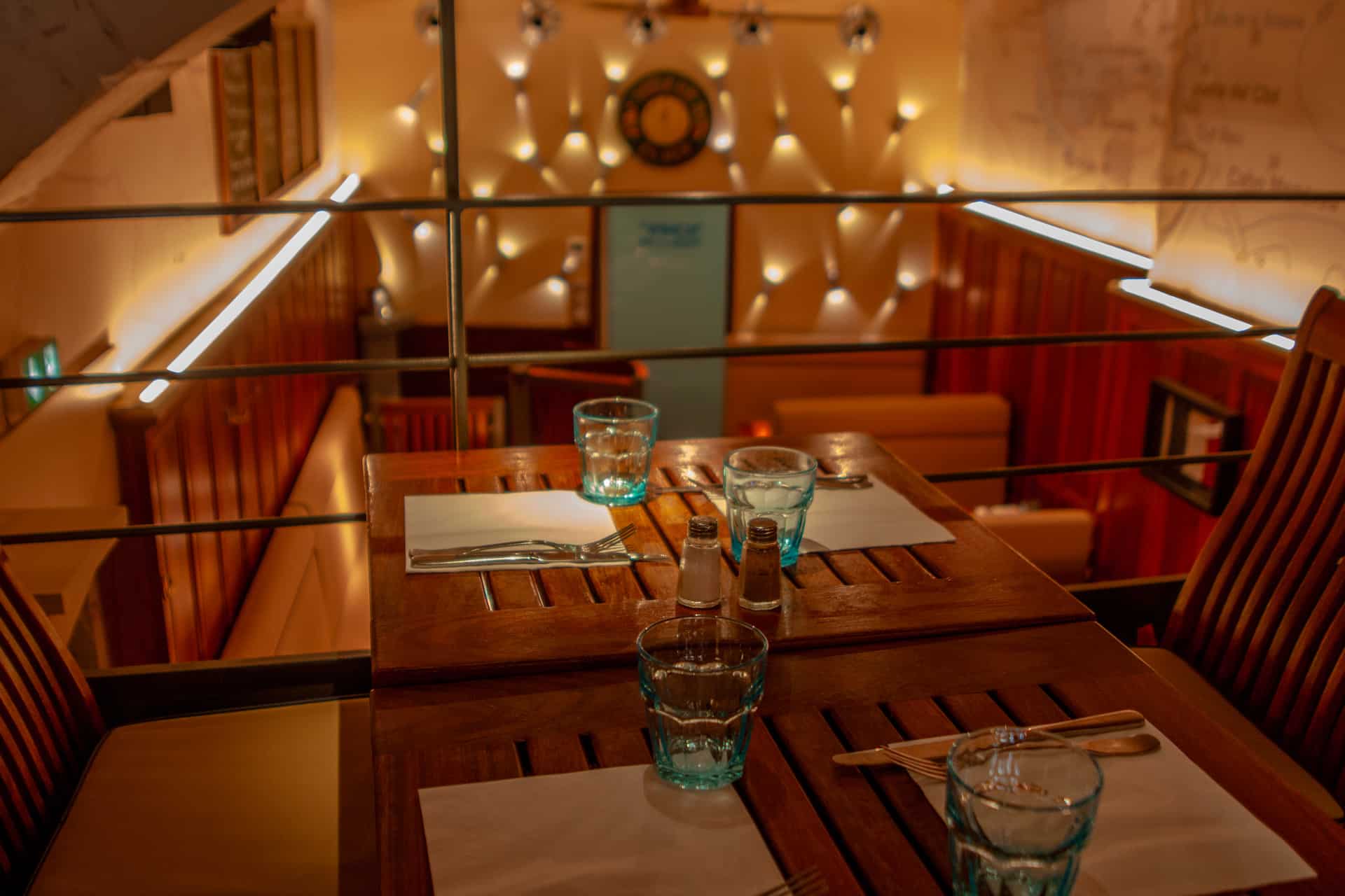 Une escale conviviale inspiré des ponts de bateau